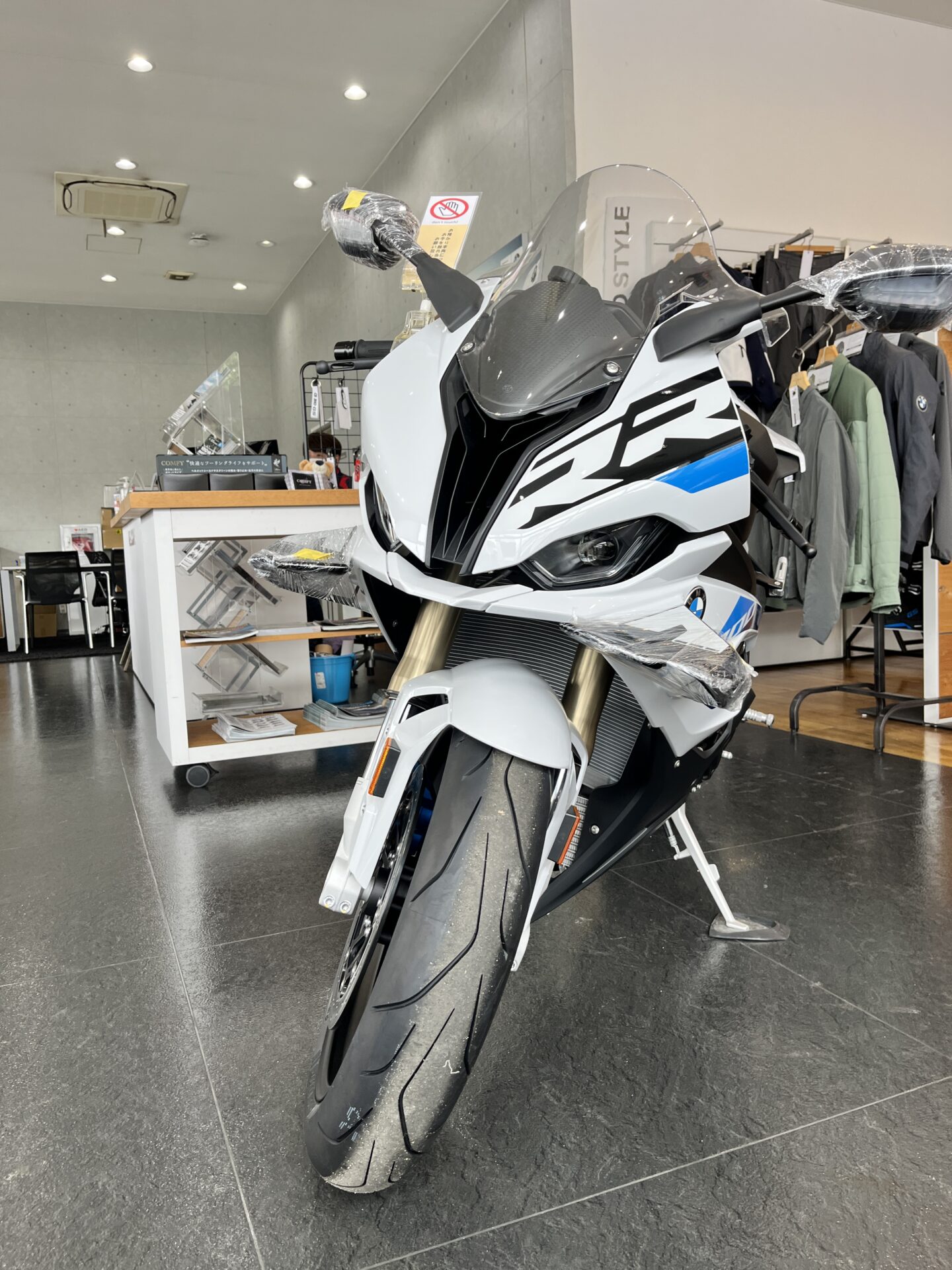 新型2023年式BMW S1000RR 2022年式との違いを解説!|ふくちゃん@旅